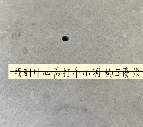 江苏瓷砖空鼓维修公司专业解答在瓷砖铺贴过程中，如果砂料搅拌不均匀，将会带来以下问题