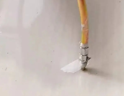 江苏瓷砖空鼓维修公司专业解答在瓷砖铺贴过程中，如果使用的砂料过粗（如全部使用了粗砂），可能会导致以下问题